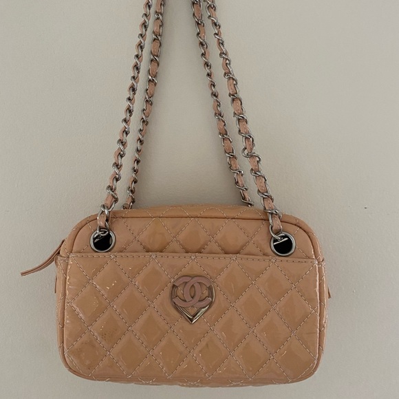 Authentic Chanel Beige Quilted Patent Leather Valentine Collection Camera bag - Picture 2 of 16